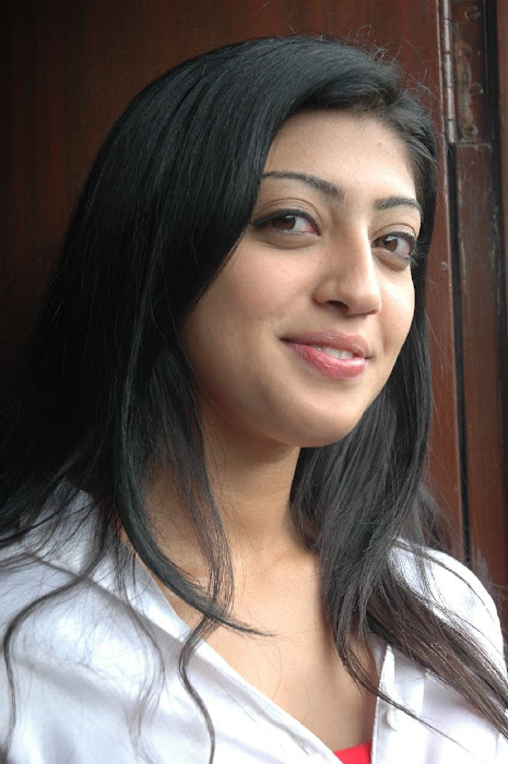 praneetha the girl in white shirtjeans unseen pics